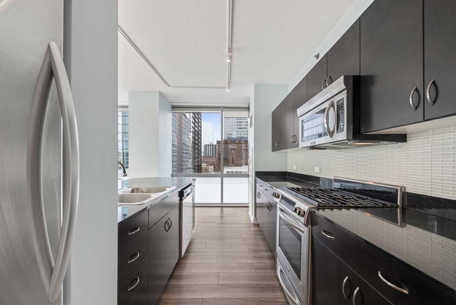 The Loop - 8 East Randolph Street Unit 1808, Chicago, IL 60601 - Kitchen